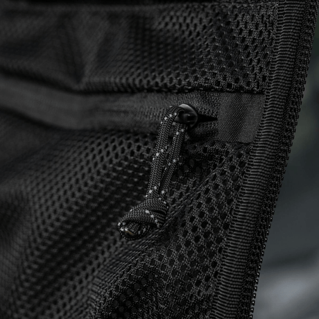 M-Tac STURM Elite Rygsæk mesh-lomme detaljeret visning, sort materiale i Cordura med lynlås, designet til taktisk brug.