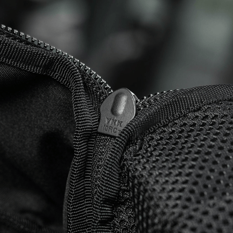 Nærbillede af YKK-lynlås på M-Tac STURM Elite Rygsæk i Cordura-materiale