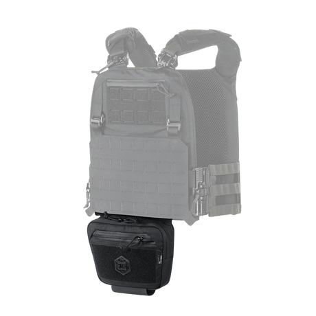 Sort M-Tac Large Elite Gen.II Skuldertaske fastgjort til taktisk vest, fremstillet af Cordura 500D for høj slidstyrke, med YKK lynlåse.