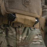 M-Tac Large Elite Gen.II Skuldertaske i camouflage med robust Cordura 500D og YKK lynlåse, ideel til taktisk brug og udstyrsopbevaring.