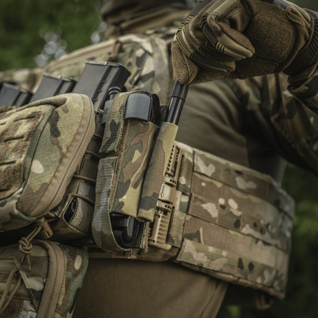 M‑Tac Tourniquet Pouch Elastic Gen.5 monteret på taktisk udstyr i camouflagedesign.
