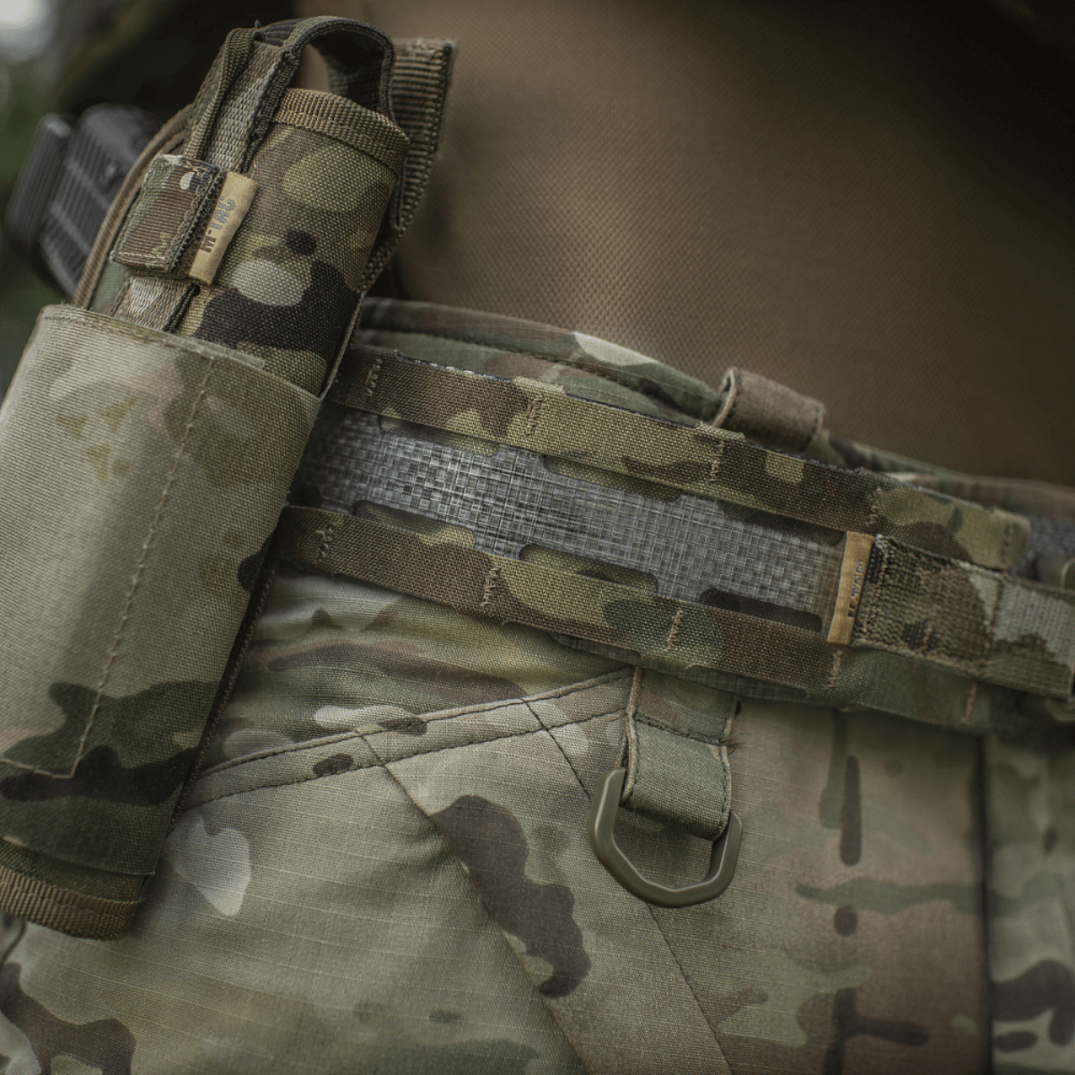 M-Tac Tiger Bælte Cobra Buckle med MOLLE-kompatibelt udstyr i camouflagedesign, ideelt til militær- og taktiske opgaver.