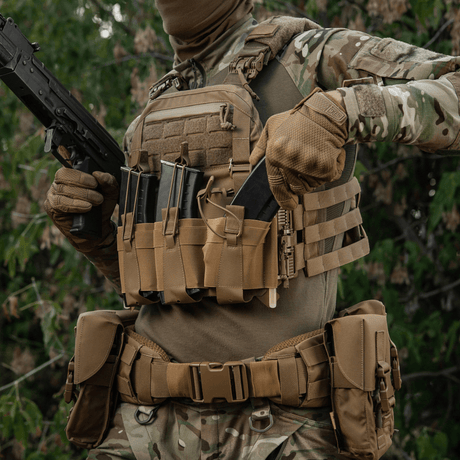 M-Tac Frontpanel til Cuirass QRS Pladebærer Tre Magasiner til militærbrug i brugbarhedstest.