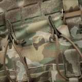 M-Tac Frontpanel til Cuirass QRS Pladebærer Tre Magasiner i camouflage design for sikker magasinopbevaring og hurtig adgang.