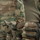 M-Tac Frontpanel til Cuirass QRS Pladebærer Tre Magasiner i brug viser magasinhylster og Cordura materialer med sikkerhedsstropp.