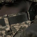 M‑Tac Internal Tiger Bælte i Cordura 500D med velcro-fastgørelse, perfekt til militært brug med taktisk udstyr, set på camouflageuniform.