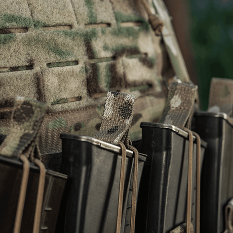 M-Tac Frontpanel til Plate Carrier Cuirass QRS til 4 Magasiner i funktion med magasinfæste