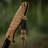 M-Tac Lanyard Scandinavian Small Chinese Knot med dekorativ perle og paracord på kniv, stilfuldt tilbehør til udstyr.