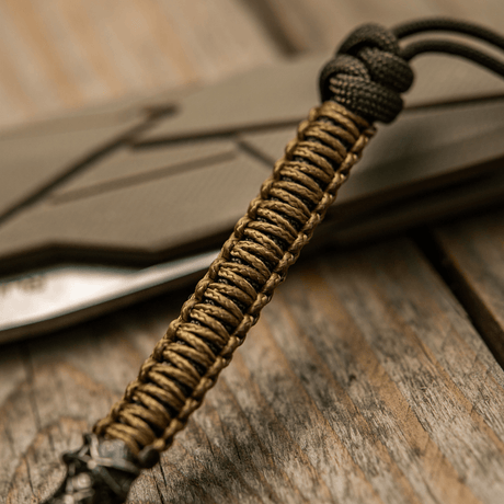 M-Tac Knife Lanyard Ninja i flettet paracord med cupronickel perle, lang 14,5 cm, til hurtig adgang og unikt knivdesign.
