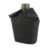 M-Tac Flaskeholder MOLLE i slidstærk polyester med PVC-belægning, drænhul og MOLLE-system til vandreture. Sort farve, med drikkeflaske.