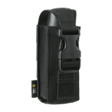 M-Tac Gasdåseholder Vertikal i sort, velegnet til nem adgang, med Woojin-lås, justerbar til gasdåsestørrelse, monterbar med MOLLE-systemet.