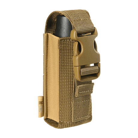 M-Tac Gasdåseholder Vertikal i brun farve med Woojin-lås til sikker montering, lavet af MIL-SPEC strop og gummibånd, set fra siden.