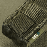 Nærbillede af M-Tac Gasdåseholder Vertikal i robust MIL-SPEC materiale, velegnet til MOLLE-system, med sikker Woojin-lås, sort design.