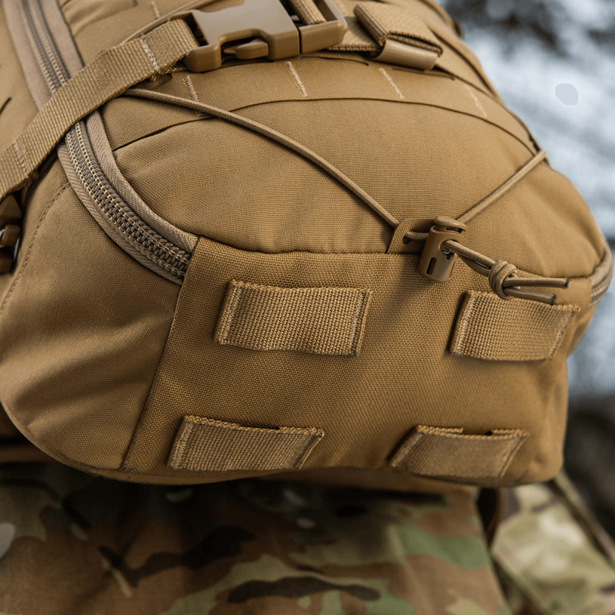 M-Tac Rygsæk Sturm Elite Gen.II med slidstærkt Cordura materiale, MOLLE system og elastisk snøring for ekstra udstyr.