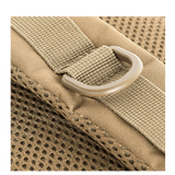 Nærbillede af M-Tac Assault Pack bryder med justerbare stropper og netstof for komfort.