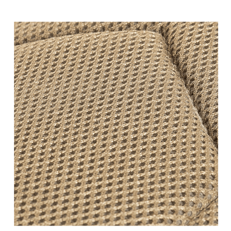 Nærbillede af M-Tac Assault Pack med polstrede skulderstropper, khaki materiale og MOLLE-system