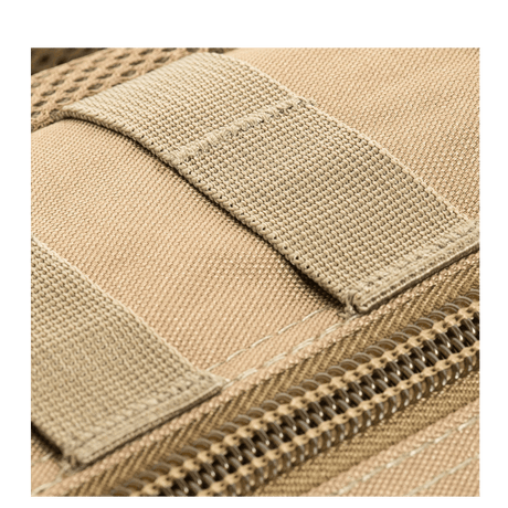 Nærbillede af MOLLE-systemet på M-Tac Assault Pack med lynlåslukning