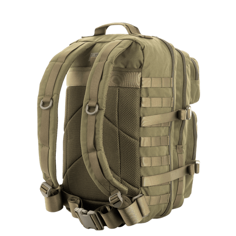 M-Tac Assault Pack med MOLLE-fastgørelsessystem og to hovedlommer, set bagfra. Ideel til byvandring eller korte ture.
