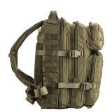 M-Tac Assault Pack i olivengrøn farve med MOLLE-system og lynlås, ideel til byrygsæk eller korte vandreture.