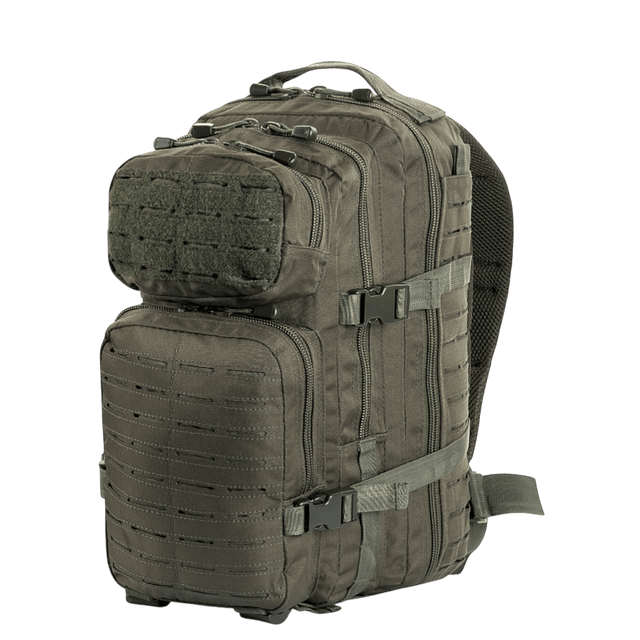 M-Tac Large Assault Pack Rygsæk Laser Cut med MOLLE-system og justerbare polstrede skulderremme, set fra siden.