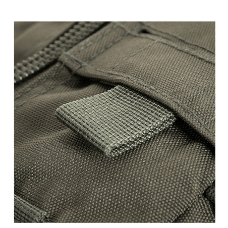 Nærbillede af M-Tac Large Assault Pack Rygsæk Laser Cut med MOLLE-system og modulær lommefastgørelse.