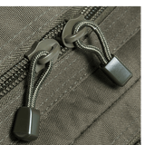 Nærbillede af lynlåse på M-Tac Large Assault Pack Rygsæk Laser Cut med robust konstruktion og MOLLE-system.