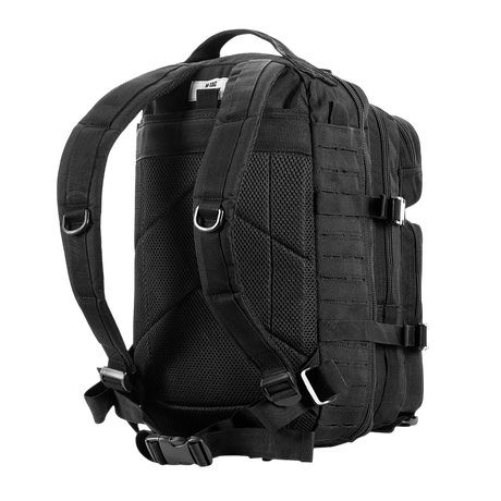 M-Tac Assault Pack Laser Cut bagfra med justerbare skulderremme, blød polstring og MOLLE-system, ideel til by eller korte vandreture.