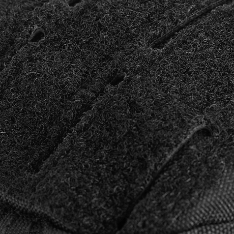 Detalje af M-Tac Assault Pack Laser Cut med MOLLE-system i robust polyester.