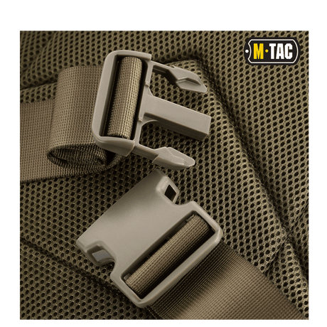 Detalje af M-Tac Large Assault Pack Rygsæk spænde og stropsystem.