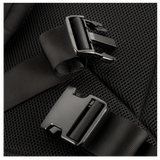 Nærbillede af spænde og rem på M-Tac Large Assault Pack Rygsæk med polstret komfortdesign og MOLLE-system