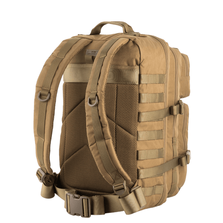 M-Tac Large Assault Pack Rygsæk i beige med polstrede skulderremme og MOLLE-system, ideel til bybrug og kortere vandreture.