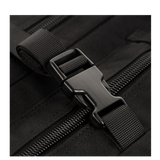Lukning detalje på M-Tac Large Assault Pack Rygsæk med lynlås og justérbar rem i sort materiale