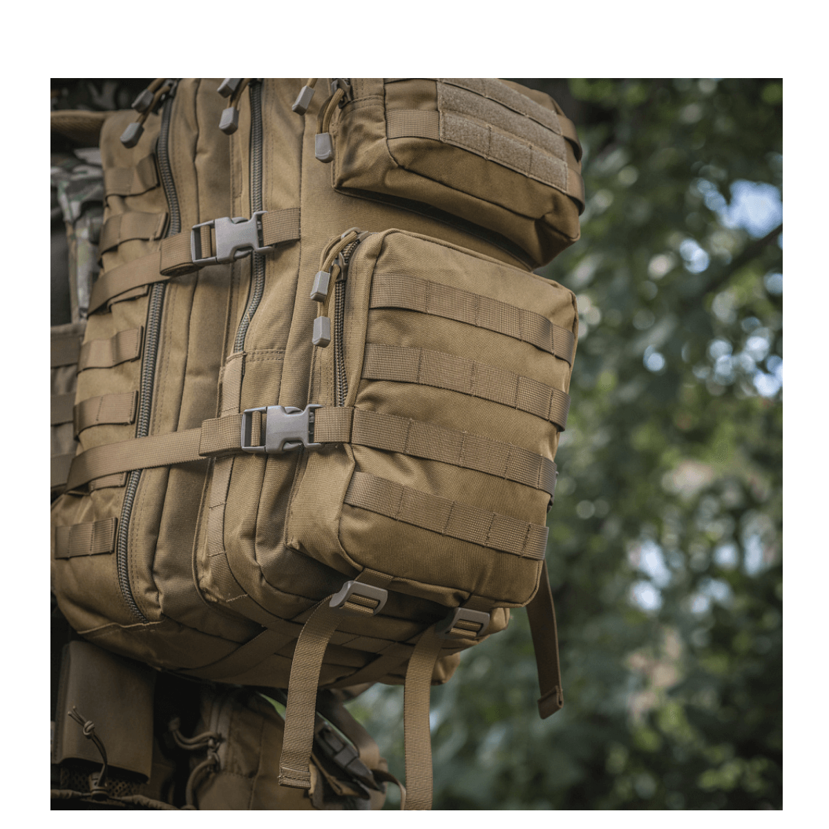 M-Tac Large Assault Pack Rygsæk i kraftig konstruktion med MOLLE-system til outdoor og bybrug.