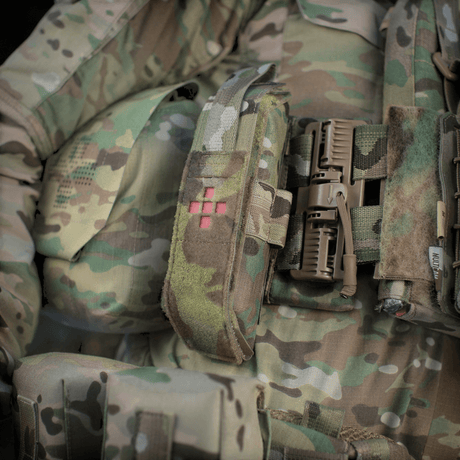 M-Tac Lomme til Tourniquet Closed i camouflage look, ideel til beskyttelse og opbevaring af tourniquet under taktiske operationer.