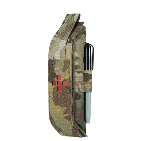 M-Tac Lomme til Tourniquet Closed i camouflage design til førstehjælp, set fra siden med robust beskyttelse til tourniquet.