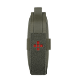 M-Tac Lomme til Tourniquet Closed med lukket design og rød førstehjælpslogo, ideel til beskyttelse af tourniquet under nødsituationer.