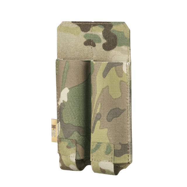 M‑Tac Double Magazine Pouch APS Laser Cut i let Cordura, designet til to APS-magasiner. MOLLE monteret, elastik sikret. Kamouflage design.