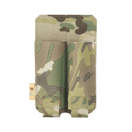 M‑Tac Double Magazine Pouch APS Laser Cut i camouflagedesign til to magasiner med MOLLE fastgørelse, lavet af robust Cordura materiale.