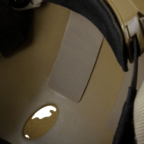 M-Tac Vilha Cover Sticker Sæt (5 stk) monteret inde i en hjelm for at sikre stærk vedhæftning og modstandsdygtighed mod fugt.