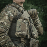 M-Tac Mediclomme Small Vertical Elite på camouflage-uniform, holdbar Cordura 500D materiale til førstehjælpsopbevaring.