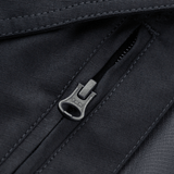 Nærbillede af lynlåslomme på M-Tac Shorts Aggressor Gen.II Flex, lavet af slidstærkt rip-stop materiale med Teflon-belægning.