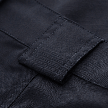 Nærbillede af M-Tac Shorts Aggressor Gen.II Flex med letvægts rip-stop materiale og Teflon-belægning, der er vand- og smudsafvisende.