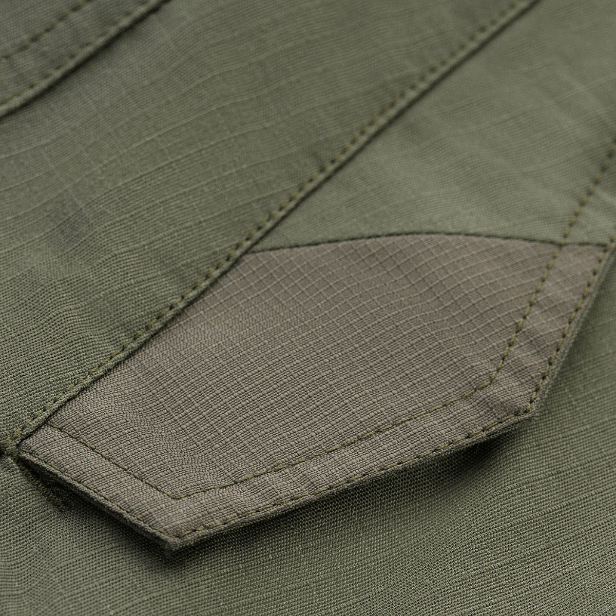 Detalje af M-Tac Shorts Aggressor Gen.II Flex i rip-stop materiale med Teflon-belægning, der viser tæt syning og holdbar struktur.