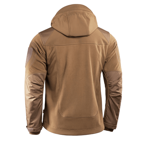 Bagside af M-Tac Norman Windblock Fleecejakke med hætte og softshell-materiale, ideel til koldt vejr, beige farve