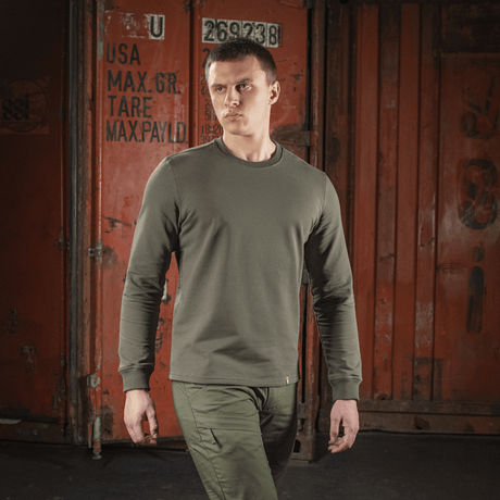 M-Tac Pullover 4 Seasons i grøn, minimalistisk design, velegnet til hverdag og taktisk brug året rundt.