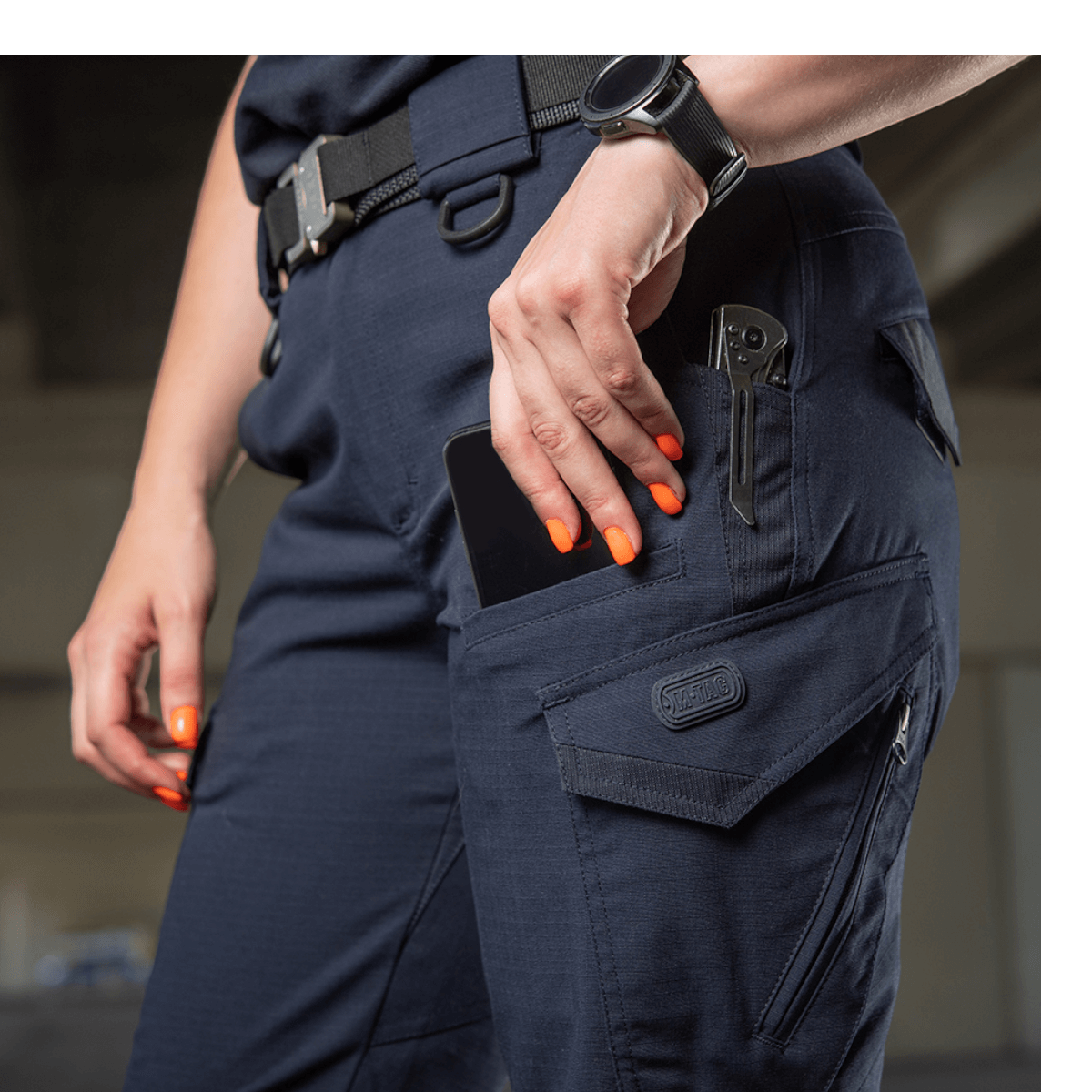 M-Tac Bukser Aggressor Dame Flex i brug under forskellige aktiviteter, kan modstå vand og snavs med Teflon-impregnering, moderne design.