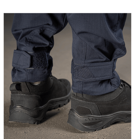 Close-up af M-Tac Bukser Aggressor Dame Flex med velcro-lukning ved ankler, ideel til skydning og rejser, beskytter mod vand og snavs.