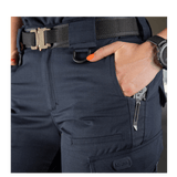 Nærbillede af M-Tac Bukser Aggressor Dame Flex, viser lommedesign og bælte, alsidige til træning og udendørsaktiviteter.