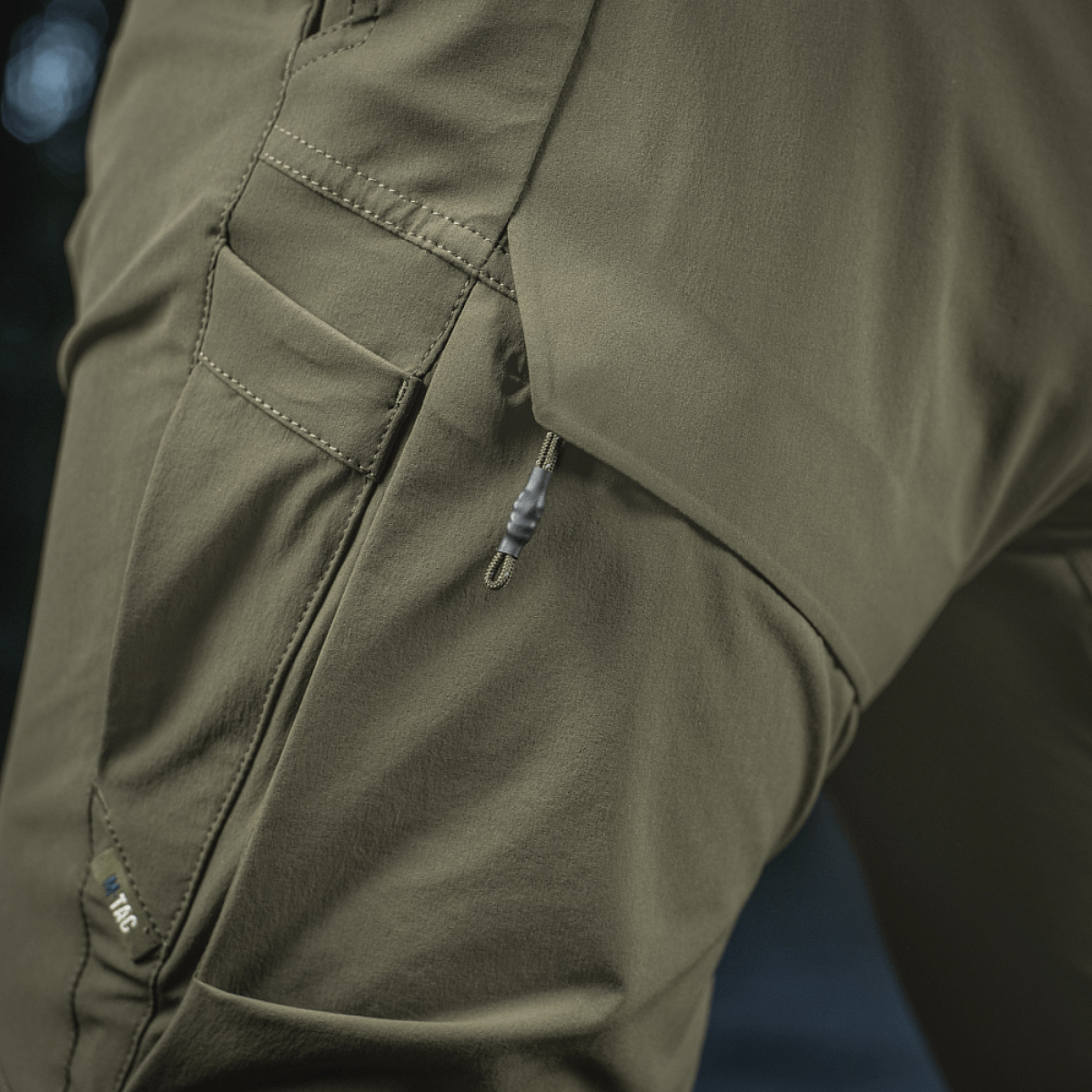M-Tac Bukser Rubicon Flex med innovativ cargo-lomme design og YKK hardware, lavet af vandtæt og åndbart stretch stof. 85% nylon, 15% spandex.