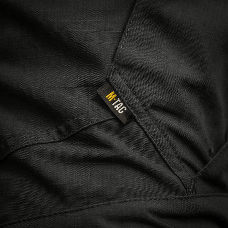 Detaljebillede af M-Tac Bukser STURM NyCo Extreme Gen.II, viser holdbar NYCO Extreme-stof og M-Tac-mærketikette.